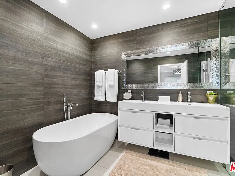411 Grand Blvd — Photo 3