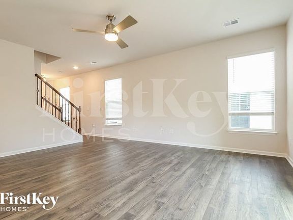 3rd image of 312 Ashborne Ln