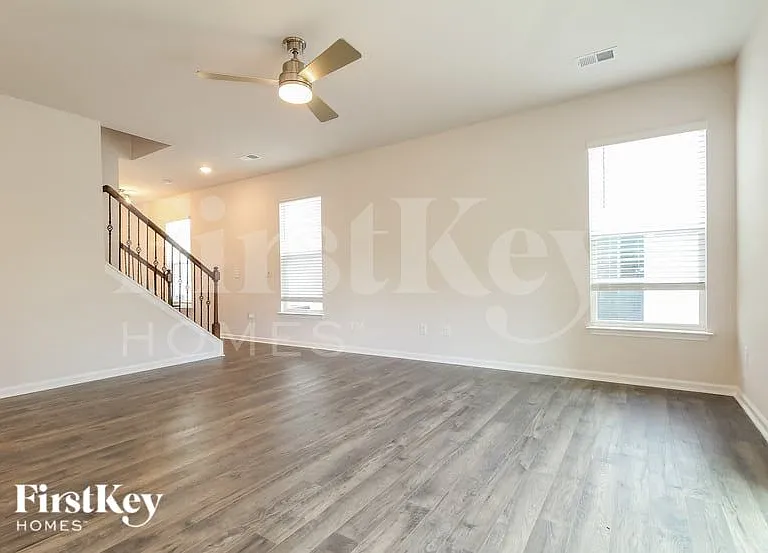 312 Ashborne Ln — Photo 3