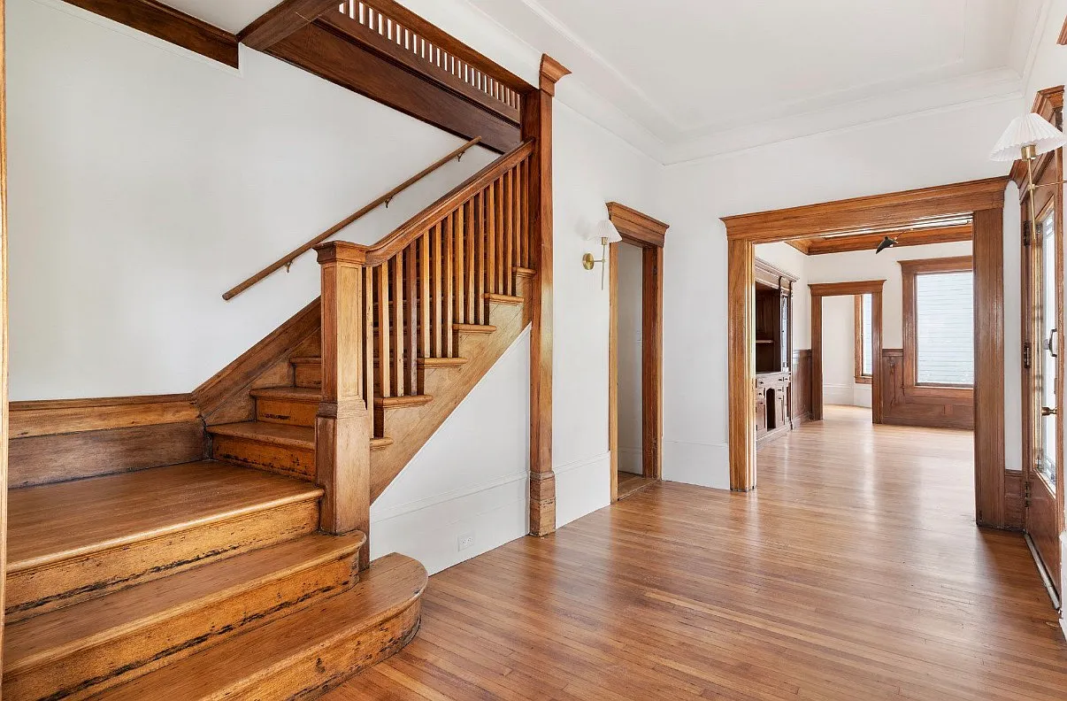 5 bed, 4601 sqft, $30,000 — Photo 2
