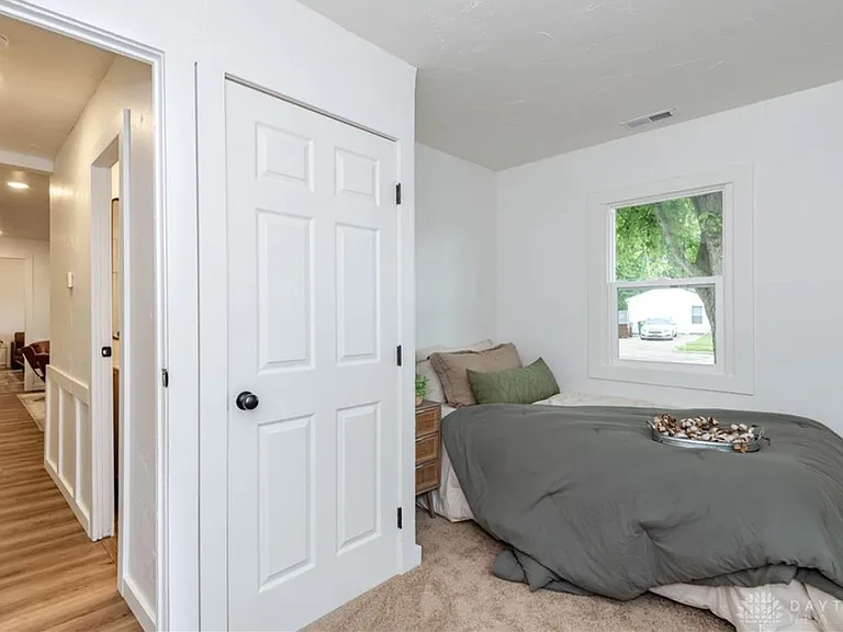 457 Marchmont Dr — Photo 5