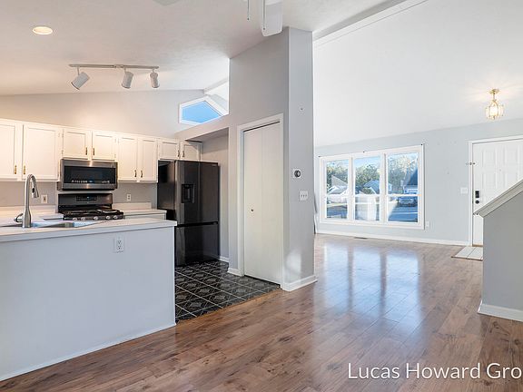 3rd image of 4495 Meadowlawn Dr SE
