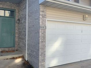 1043 Scott Park Dr, Iowa City, IA 52245