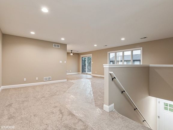 3rd image of 214 Manor Dr Unit D
