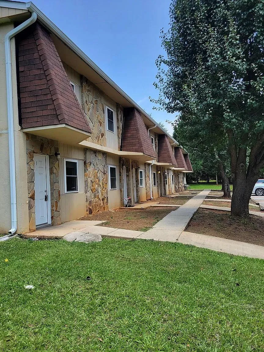 Townhome with new roof. Landlord provides lawn care and garbage service. - 88 Angie Dr #1