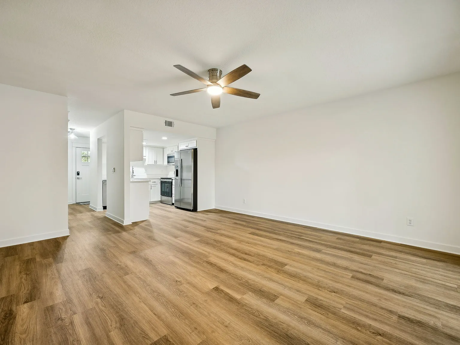 2 bed, 1.5 bath, 1100 sqft, $1,500 — Photo 4