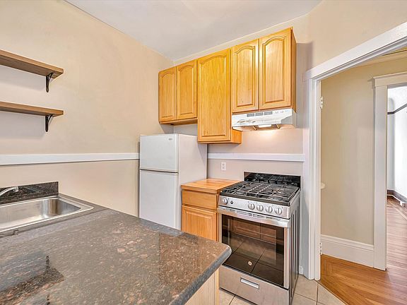 2nd image of 90 Cumberland St APT 3