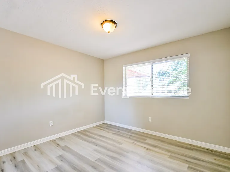835 S Revolta Cir — Photo 10