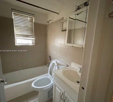 4th image of 315 Navarre Ave #8