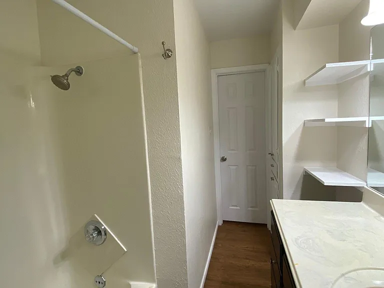 202 Liner St #B — Photo 5