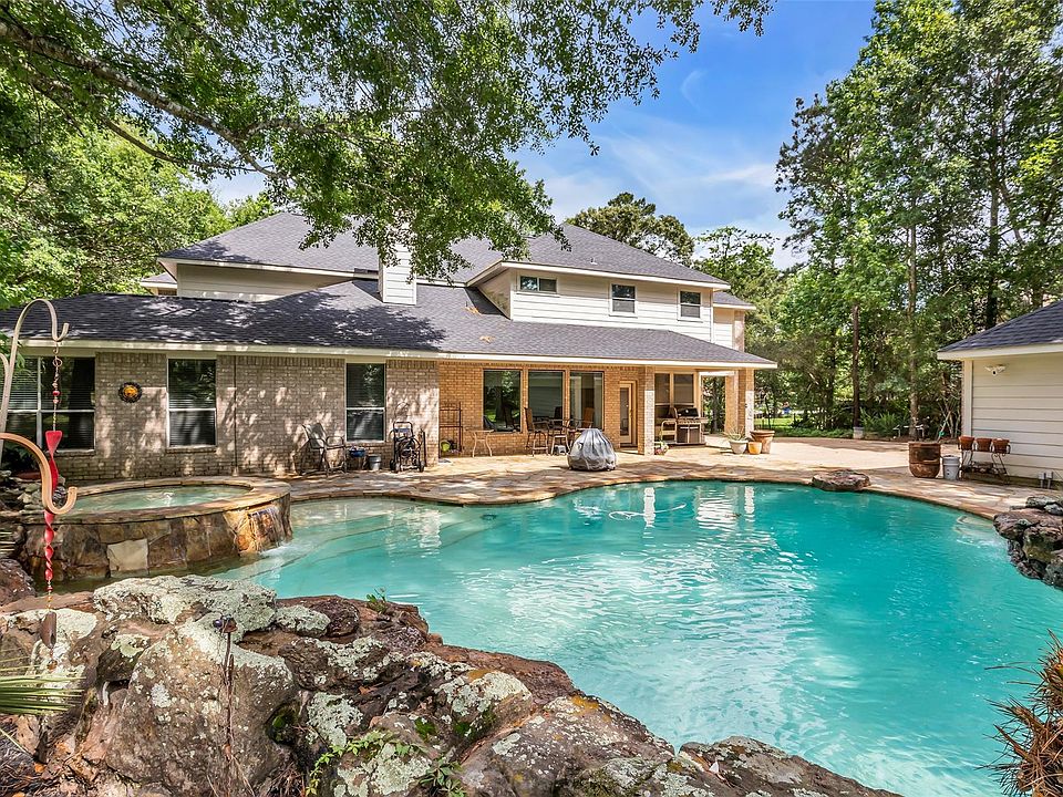 1st image of 10419 Clubhouse Cir