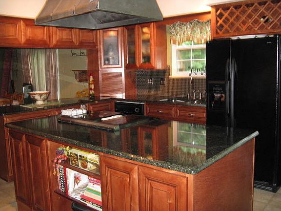 Island & Cabinets