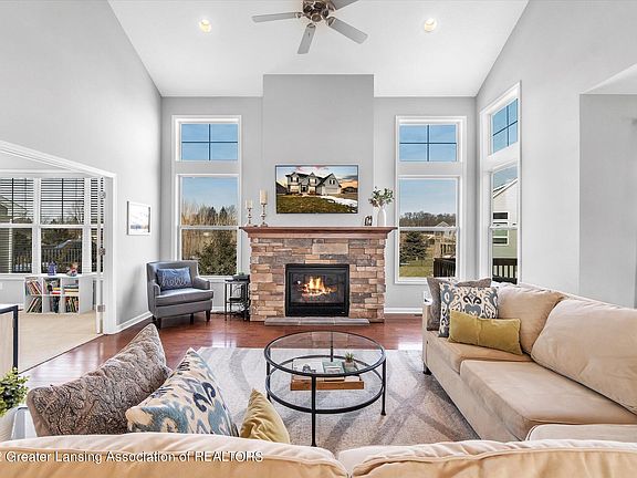 4th image of 1228 Lobelia Ln