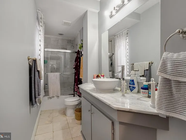 1341 Lombard St #2 — Photo 17