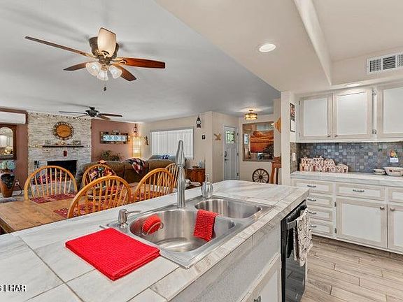 4th image of 2950 Starline Dr
