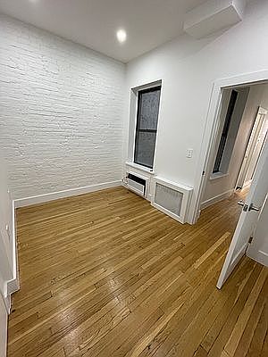 4th image of 128 E 83rd St APT 4D