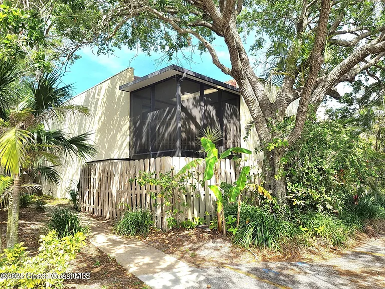 8751 Live Oak Ct — Photo 27