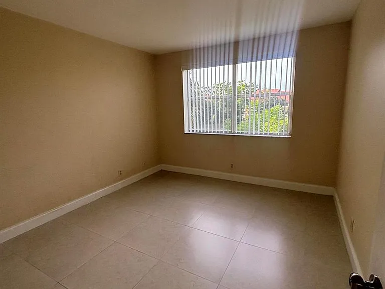 8761 Wiles Rd #304 — Photo 6
