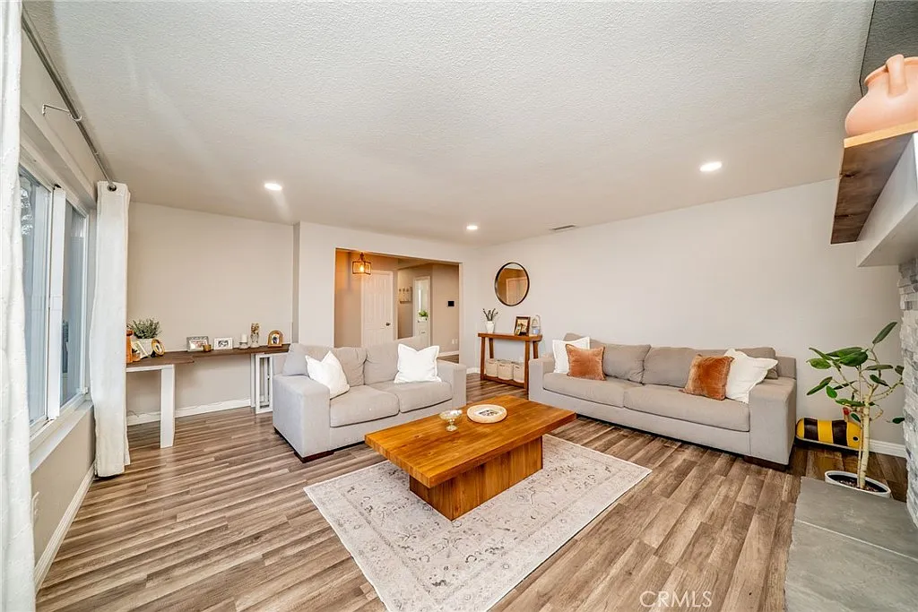 3 bed, 1470 sqft, $5,500 — Photo 4