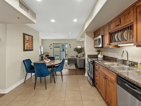 3rd image of 801 W Hawthorn St W Unit 301