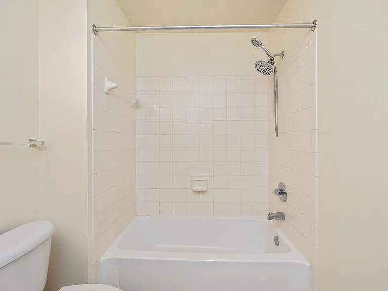 715 Majestic Dr — Photo 23