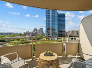4801 Fairmont Ave APT 704, Bethesda, MD 20814