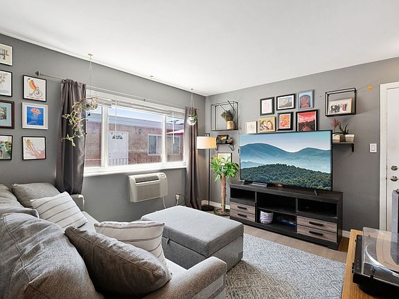4th image of 3037 W Montrose Ave APT 3A