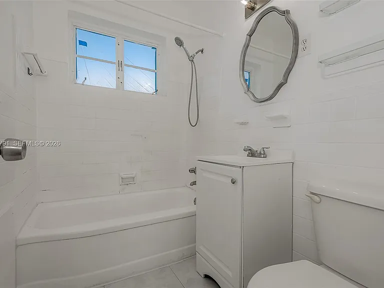 8340 Crespi Blvd #20 — Photo 15