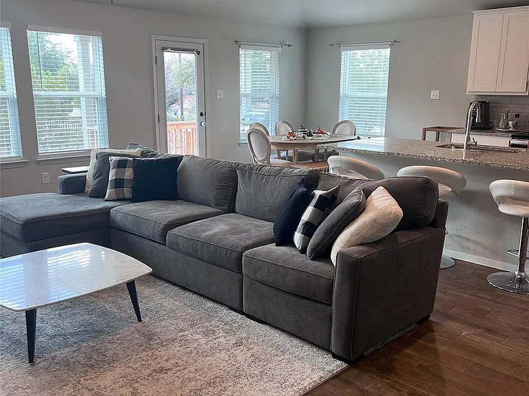 3704 Allegiance Ave — Photo 10