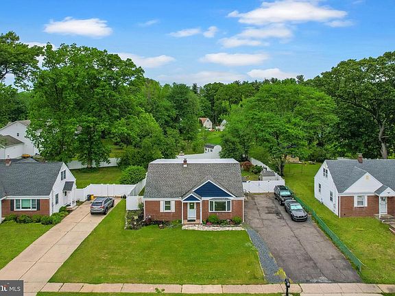 2nd image of 240 Youngs Rd