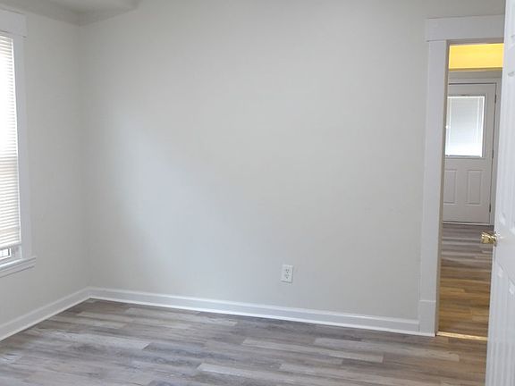 5th image of 633 W Ormsby Ave #3