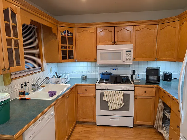 831 Taylor Way — Photo 10