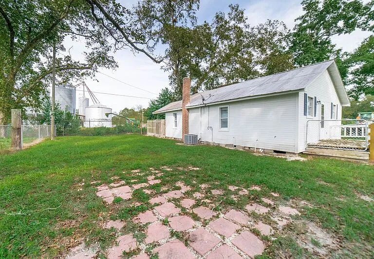 518 Railroad St — Photo 33