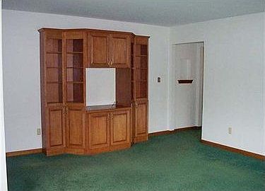 2nd image of 1013 W Gore