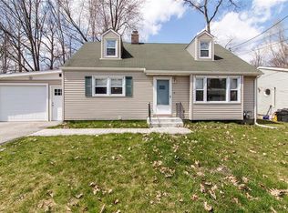 12 Canterbury Ln, New Windsor, NY 12553