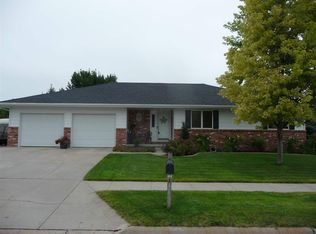 1006 E 52nd St, Kearney, NE 68847