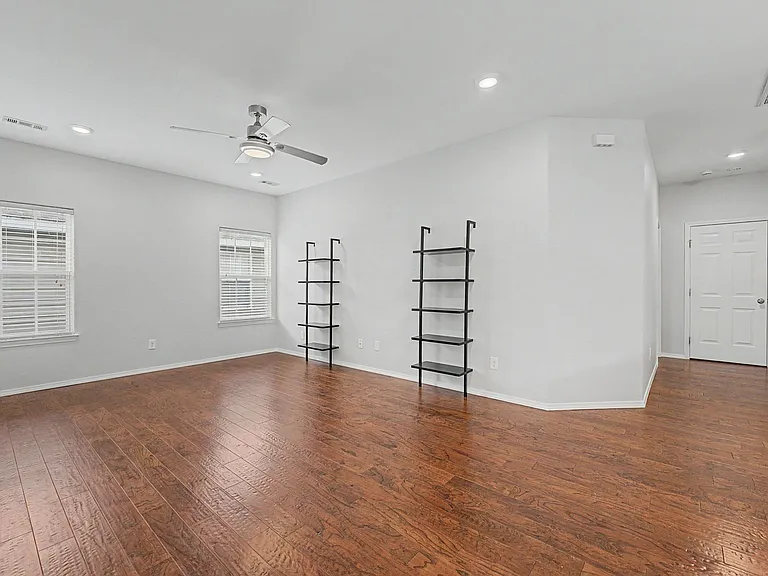 4435 W Pecan St — Photo 8