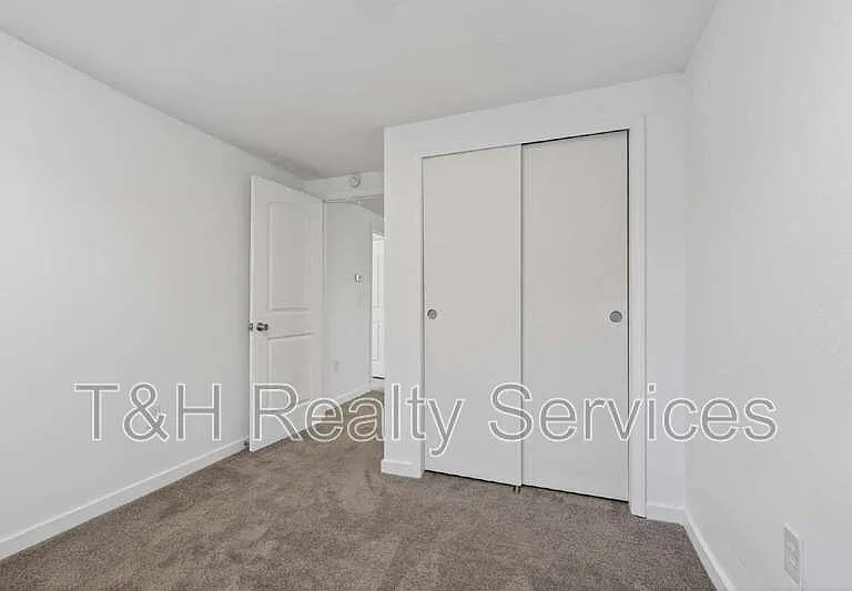210 N Keystone Ave — Photo 29