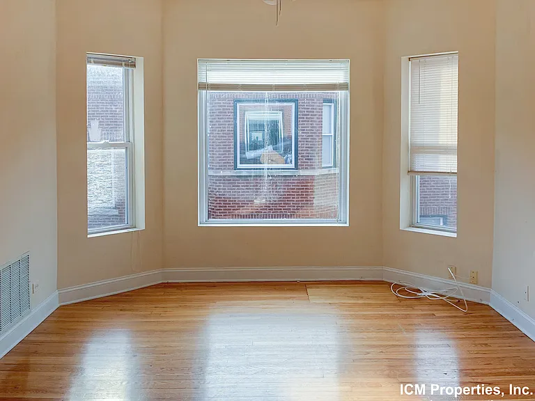 839 W Cornelia Ave #1 — Photo 2