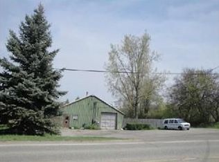 575 E Lakeville Rd, Oxford, MI 48371