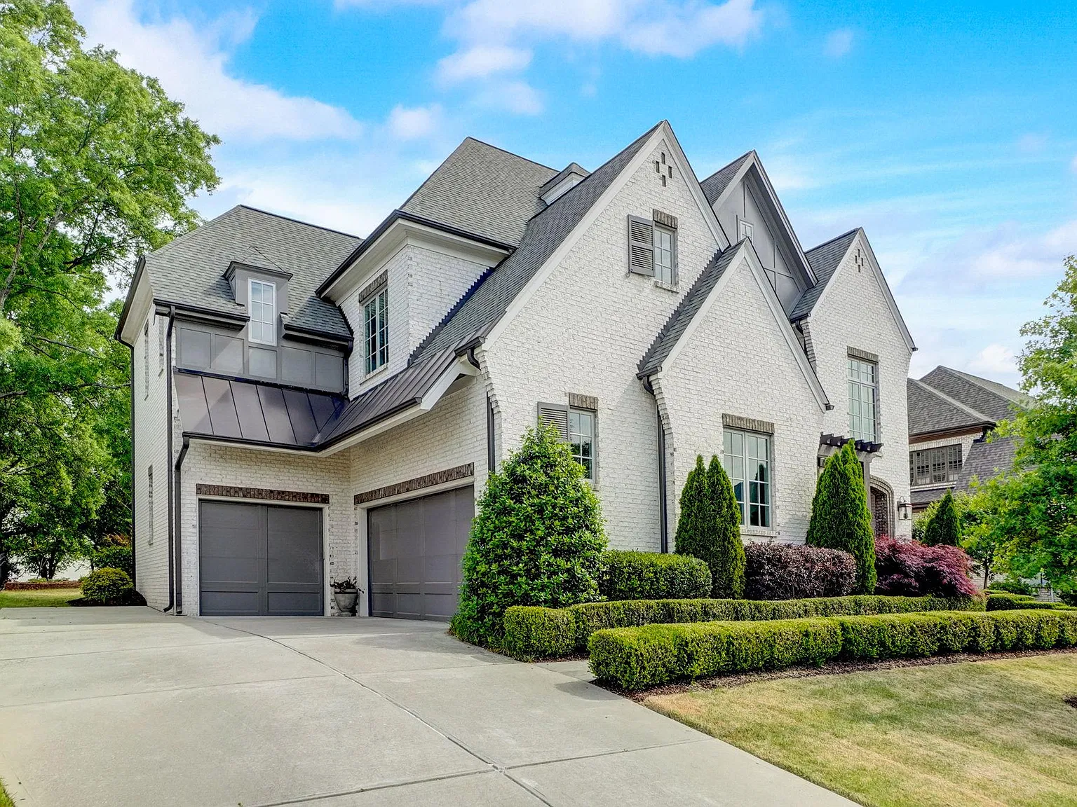 5 bed, 5.5 bath, 4279 sqft, $7,000 — Photo 2
