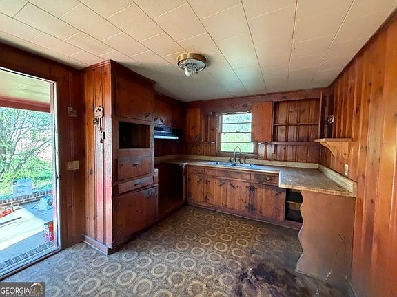 4th image of 2131 S Phillips Rd