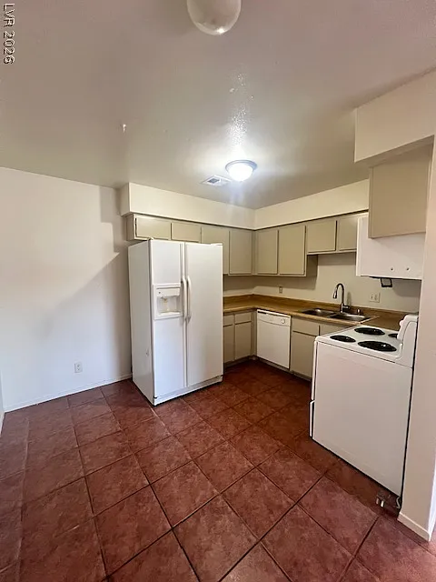 2 bed, 2.0 bath, 823 sqft, $1,200 — Photo 4