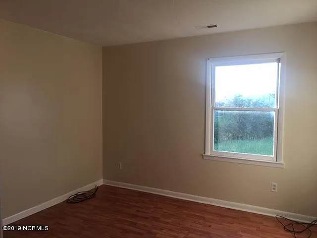 1062 Birchwood Ln — Photo 8