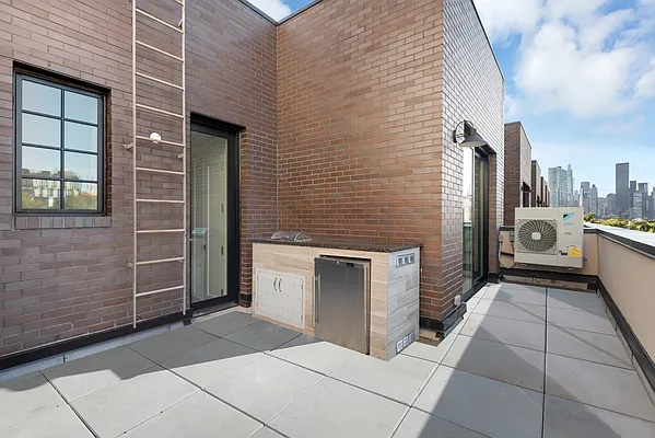 Sold by Modern Spaces | media 13