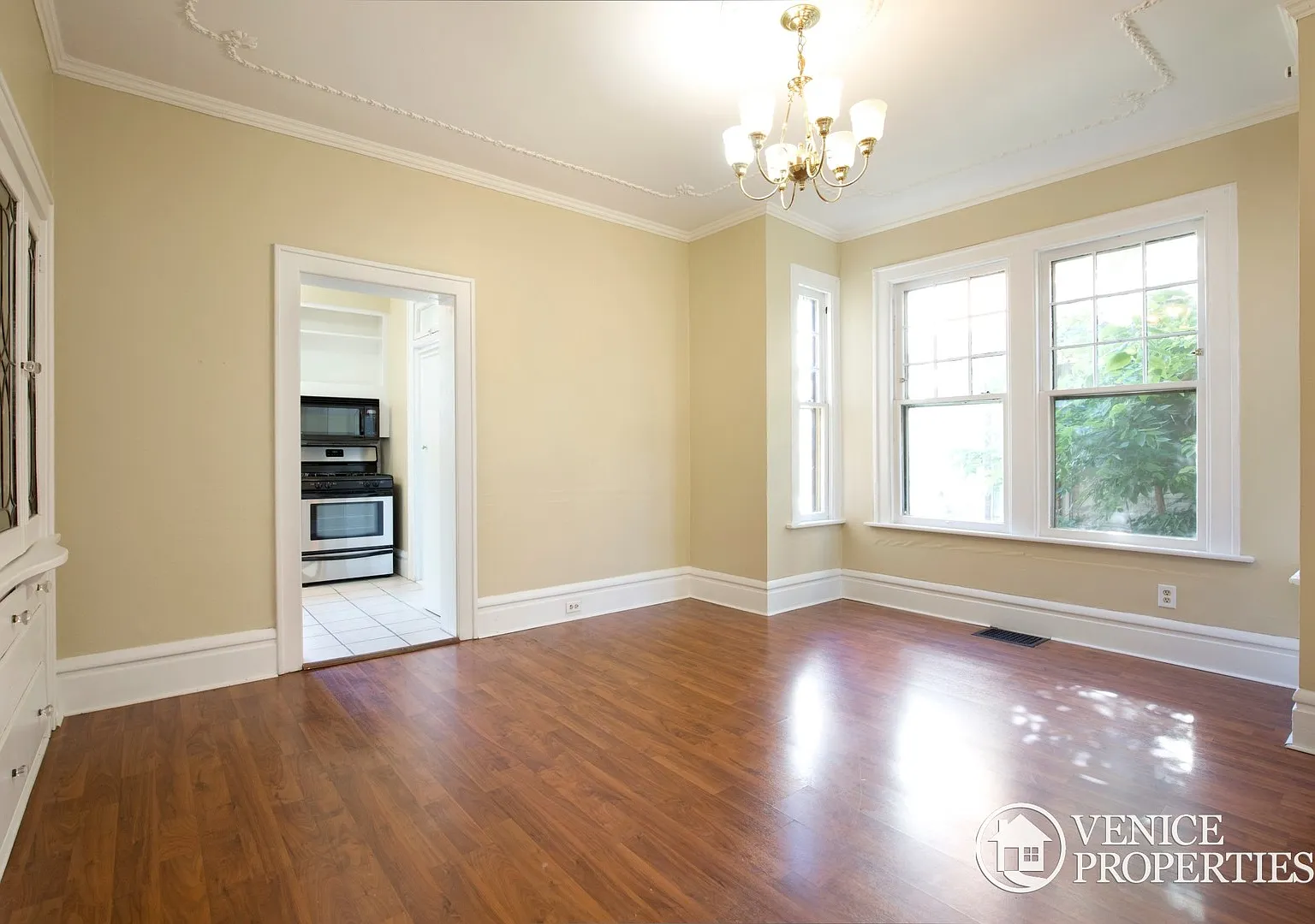 7 Bedroom on OSU Campus — Photo 4