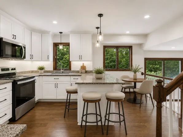1086 Carlton Dr, Shoreview, MN 55126