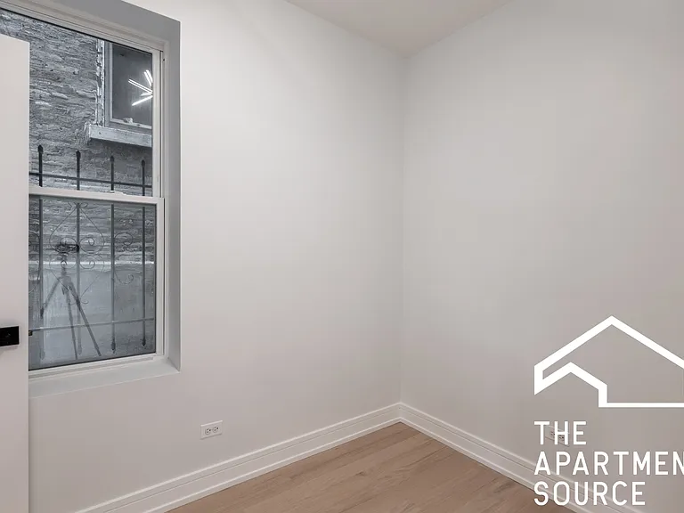 2943 N Gresham Ave #1 — Photo 5