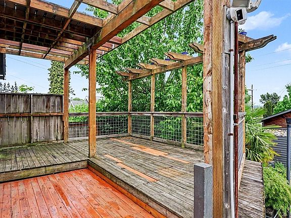 5th image of 926 E Marine View Drive
