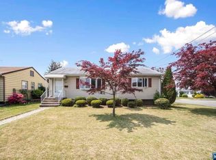 37 George St, Saddle Brook, NJ 07663